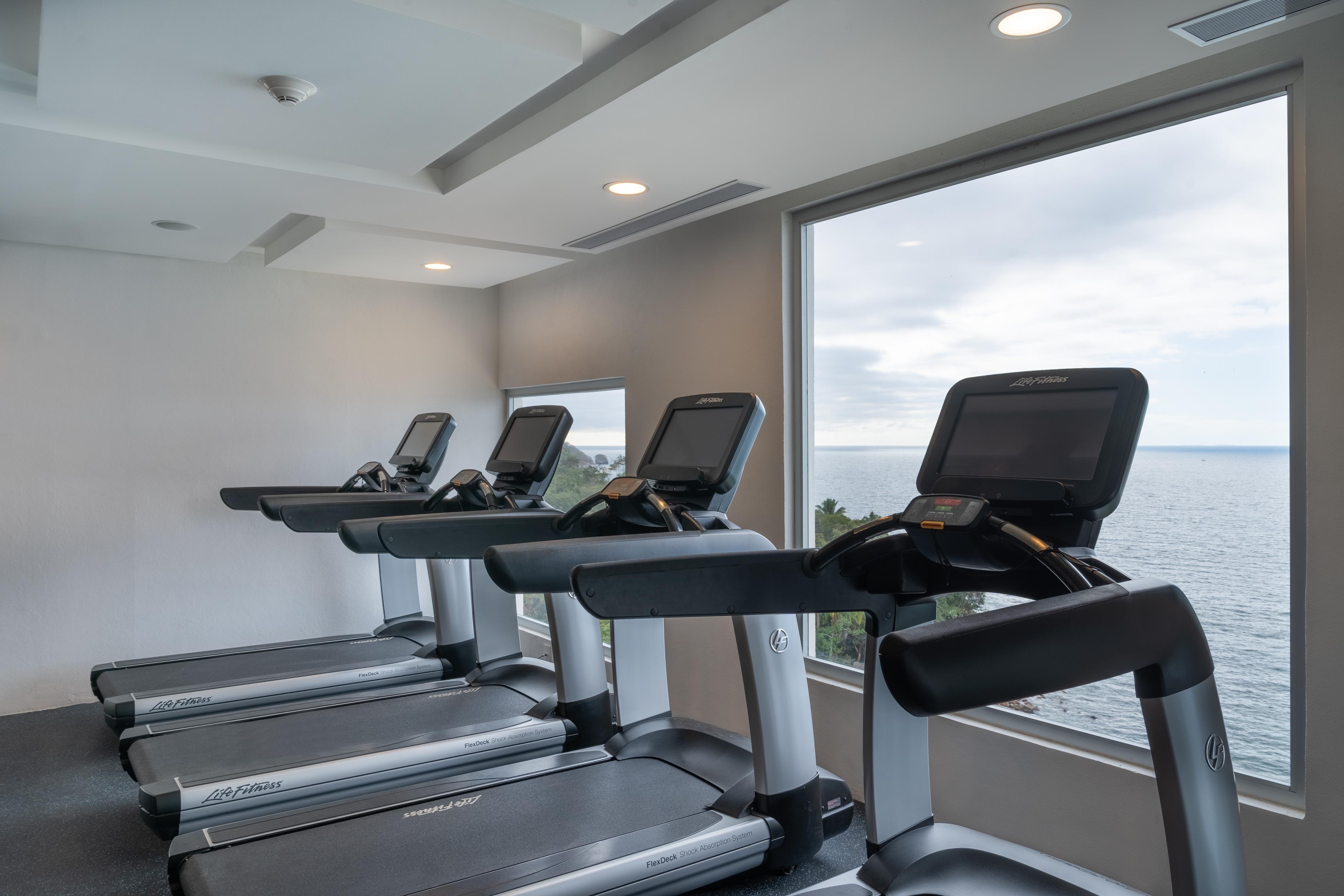 ホテル グランド パーク ロイヤル プエルト ヴァジャルタ プエルトバラータ エクステリア 写真 The gym at the hotel