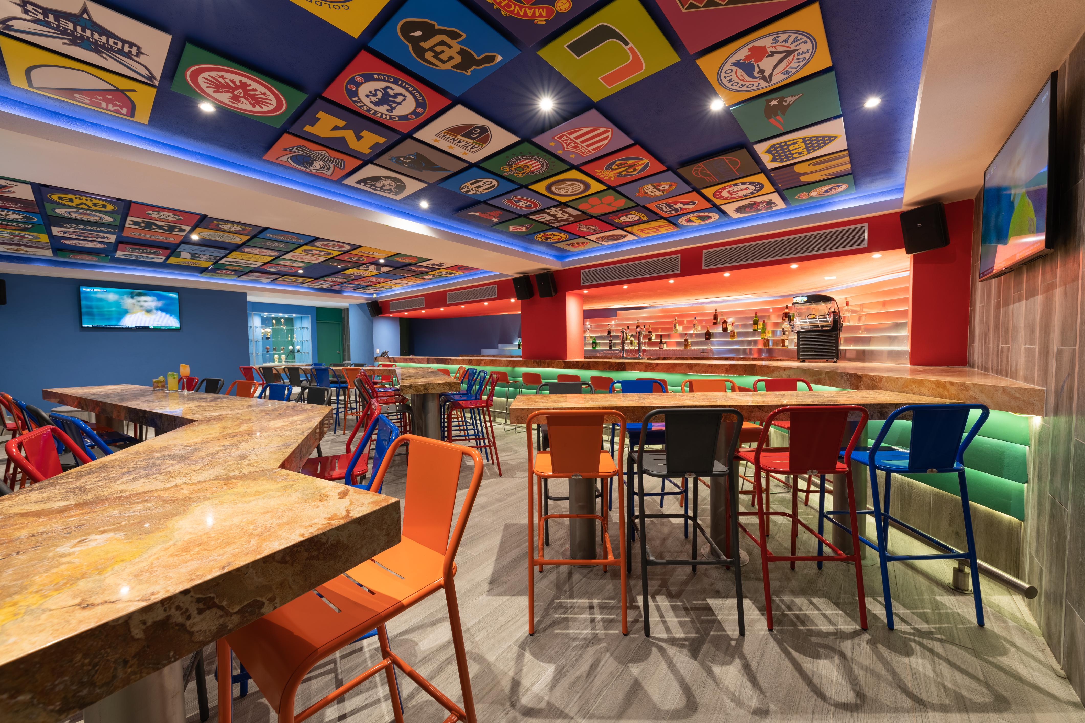 ホテル グランド パーク ロイヤル プエルト ヴァジャルタ プエルトバラータ エクステリア 写真 The interior of a typical sports bar