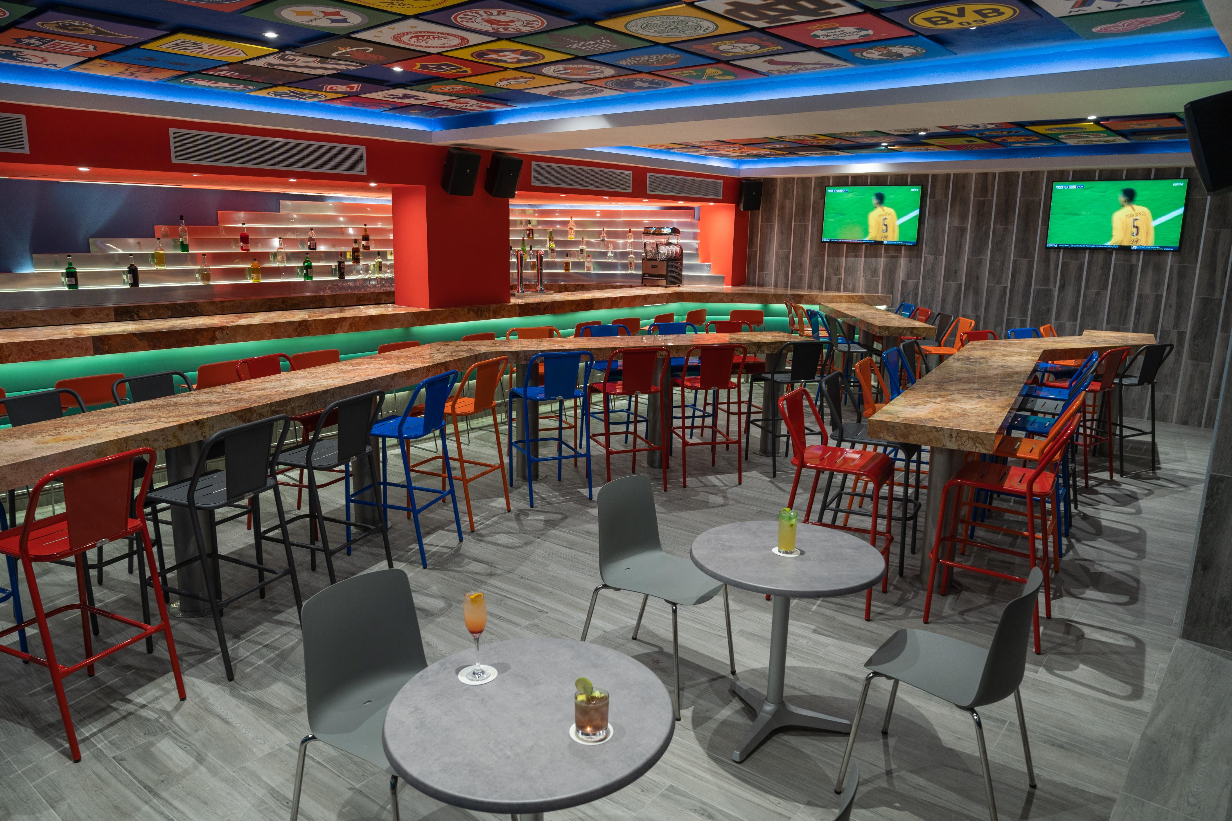 ホテル グランド パーク ロイヤル プエルト ヴァジャルタ プエルトバラータ エクステリア 写真 The interior of the bar