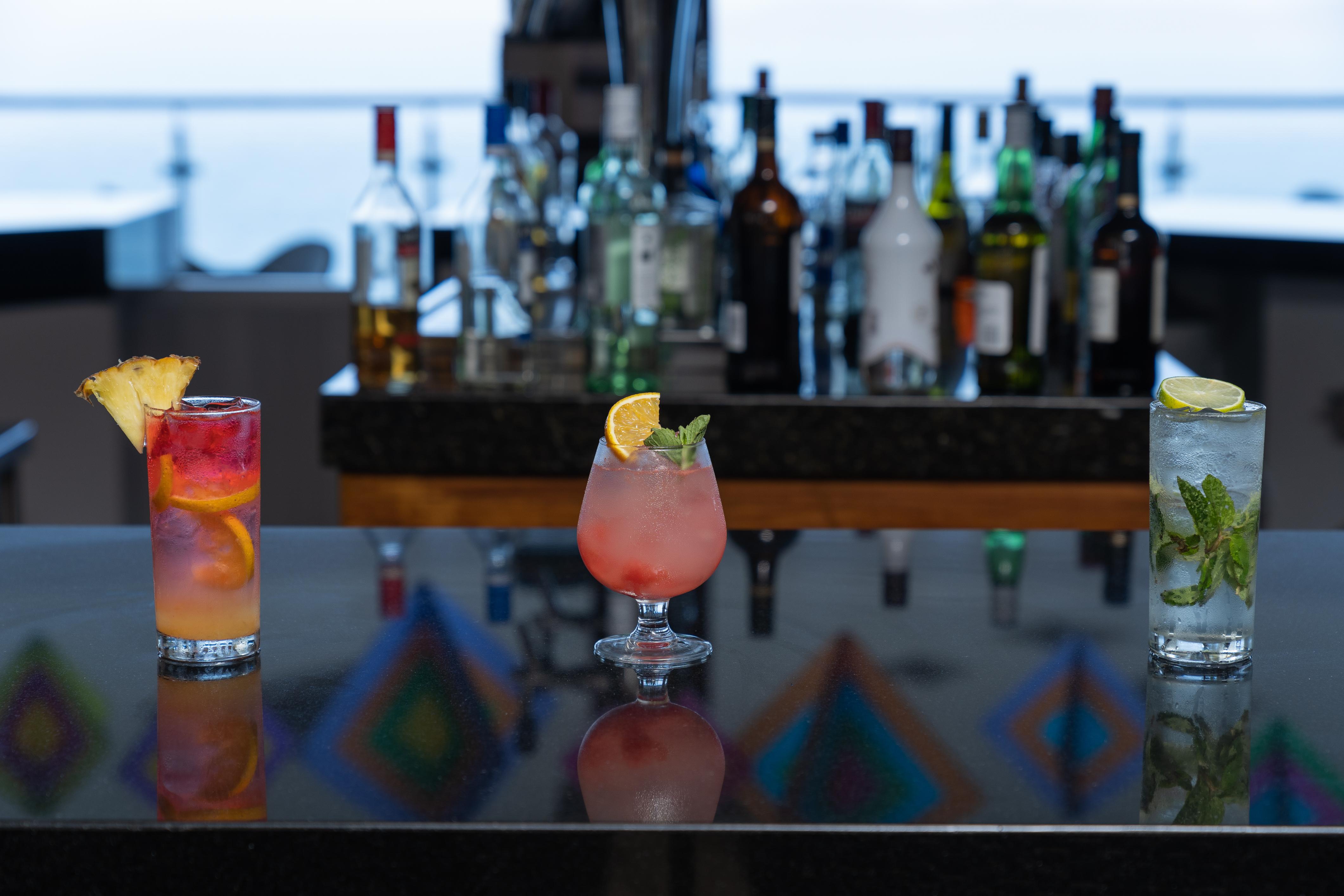 ホテル グランド パーク ロイヤル プエルト ヴァジャルタ プエルトバラータ エクステリア 写真 Cocktails at the bar