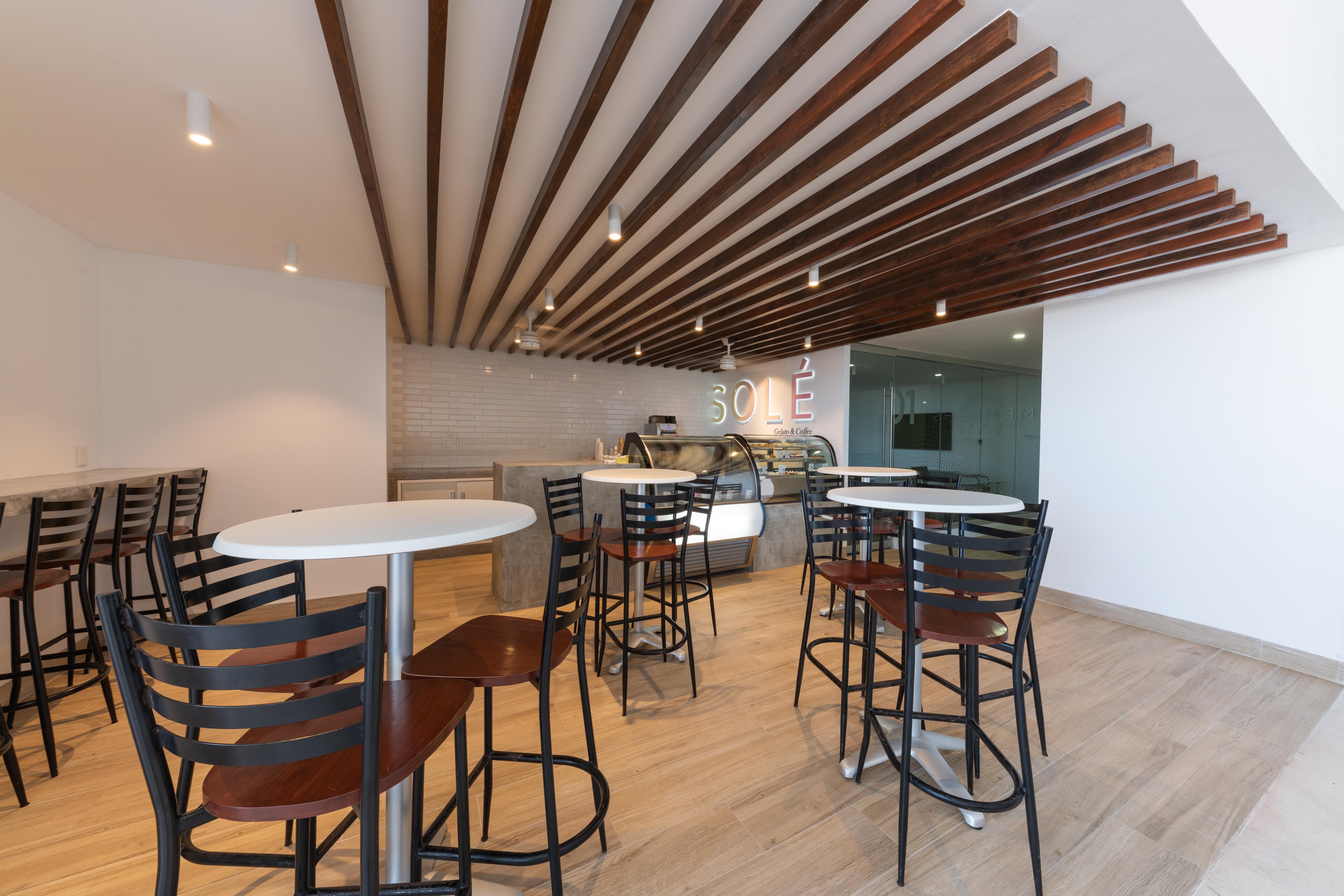 ホテル グランド パーク ロイヤル プエルト ヴァジャルタ プエルトバラータ エクステリア 写真 The interior of the café at the National Museum of the Philippines