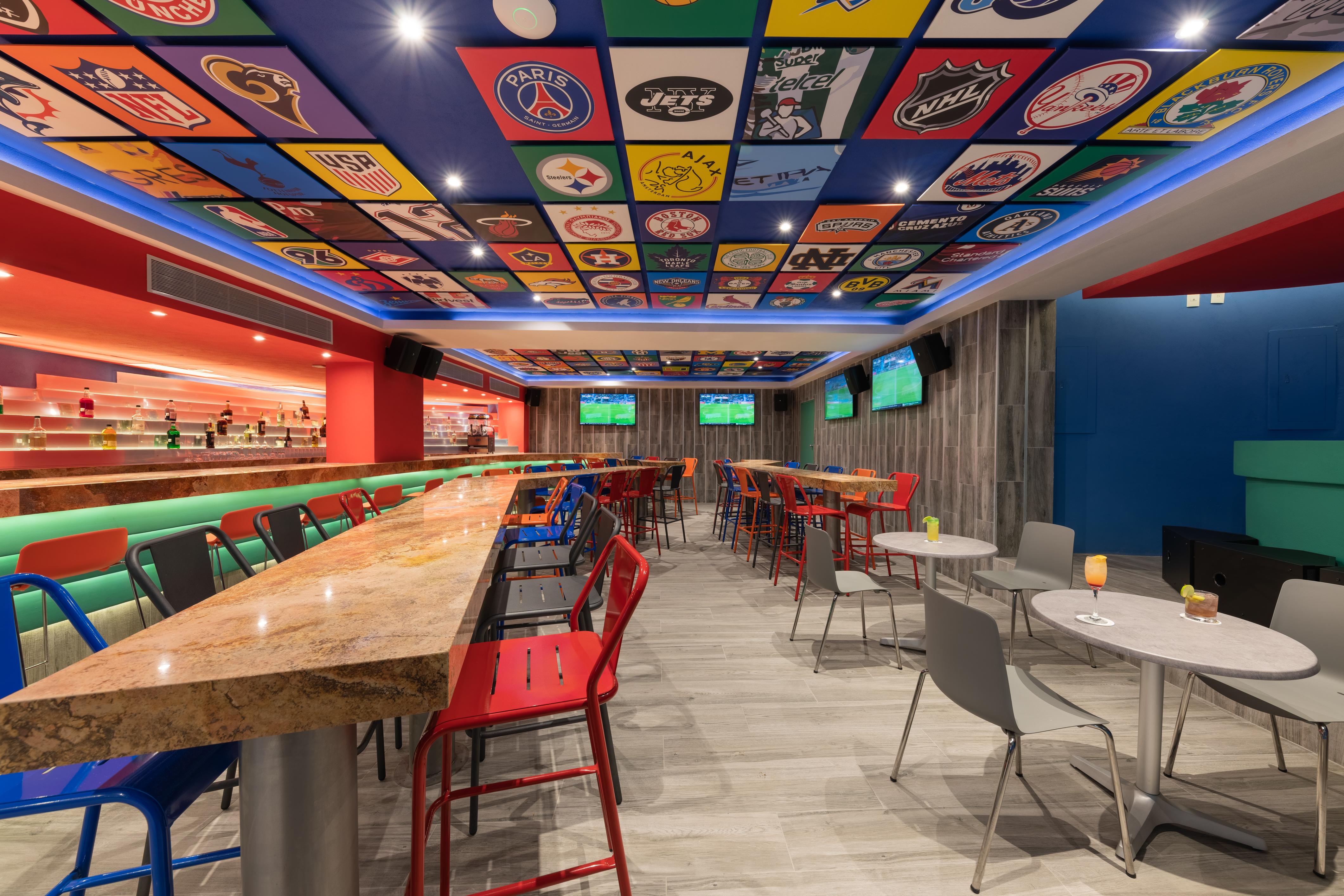 ホテル グランド パーク ロイヤル プエルト ヴァジャルタ プエルトバラータ エクステリア 写真 The interior of the bar