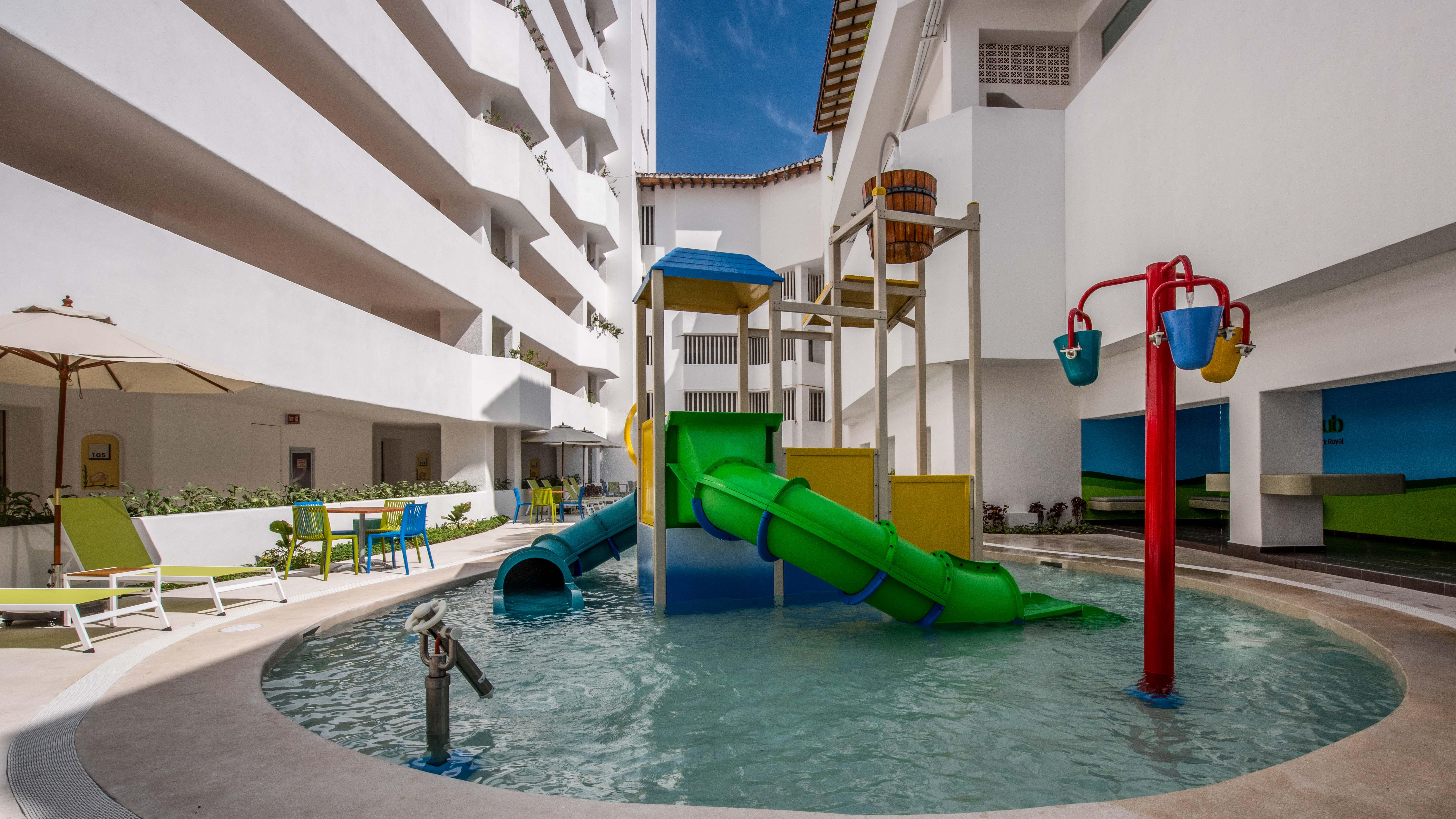 ホテル グランド パーク ロイヤル プエルト ヴァジャルタ プエルトバラータ エクステリア 写真 Hotel's water park